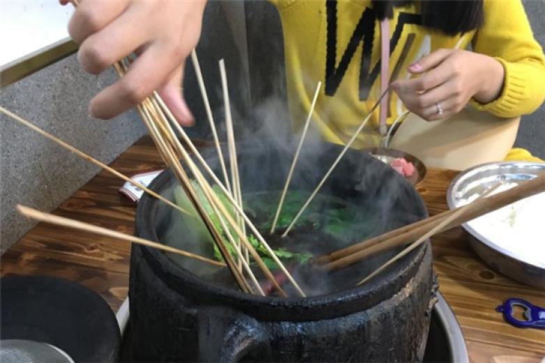 狼外婆卤锅串串加盟