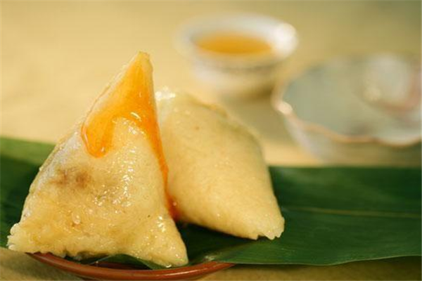 竹筒粽子是畅销市场多年的美食