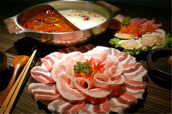 火锅是畅销市场多年的美食