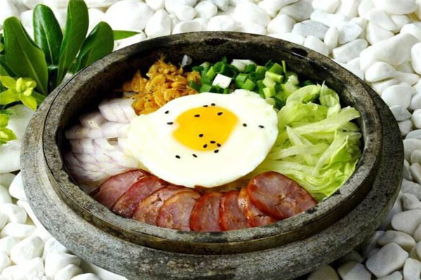 石锅饭是市场热销的餐品