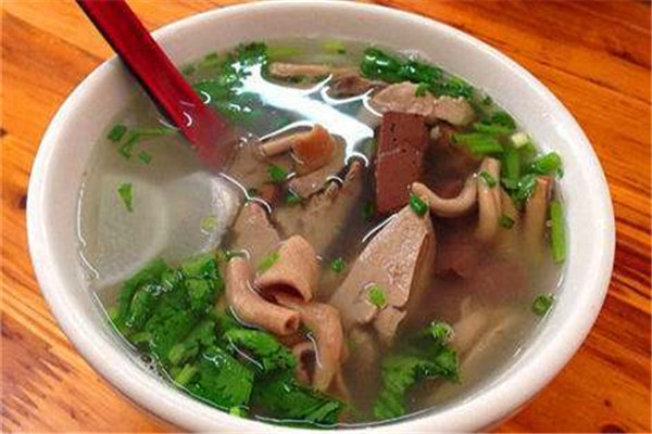 鸭血粉丝汤是备受大众喜爱的美食