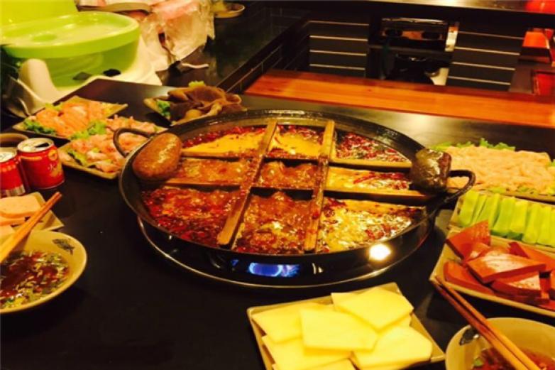 石桌子老板凳土灶火锅加盟