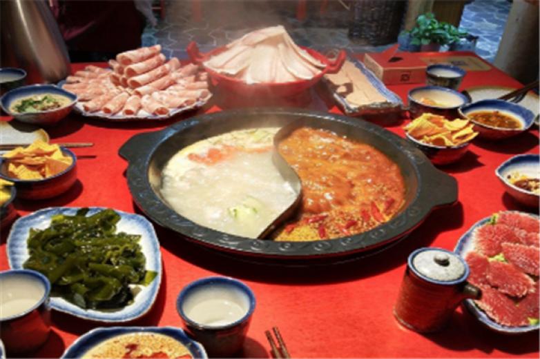 重庆柒桌火锅加盟