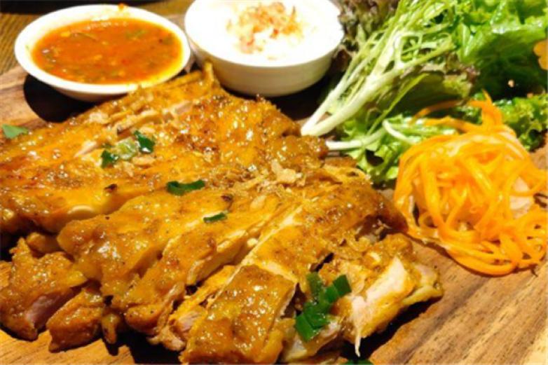 岘港越南料理加盟