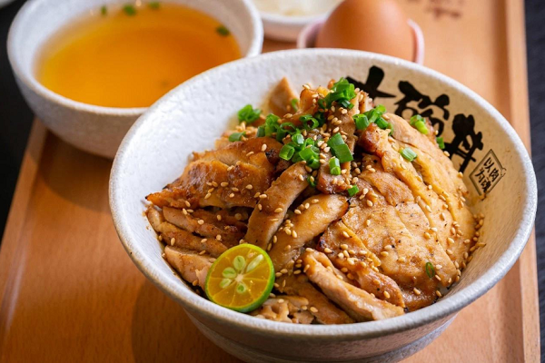 熊吞大碗丼烧肉饭